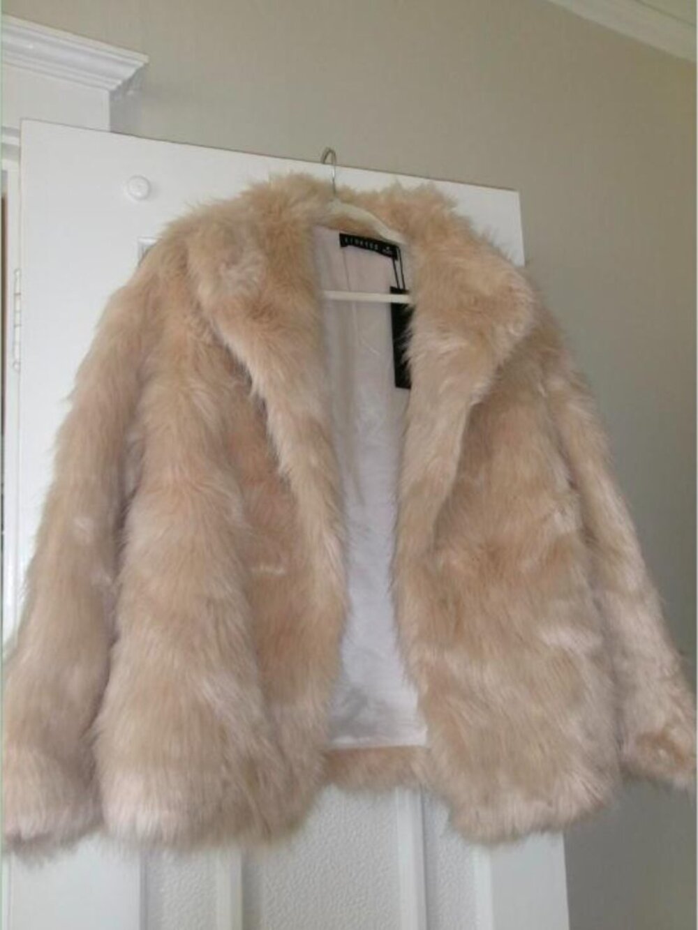 NWT LIONESS Bada Bing Faux Fur Jacket Beige M Revolve Cropped Coat